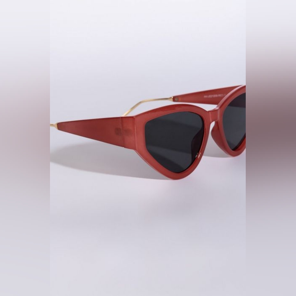 Femme Cateye Sunglass, Red Frame, O/S - Picture 4 of 4